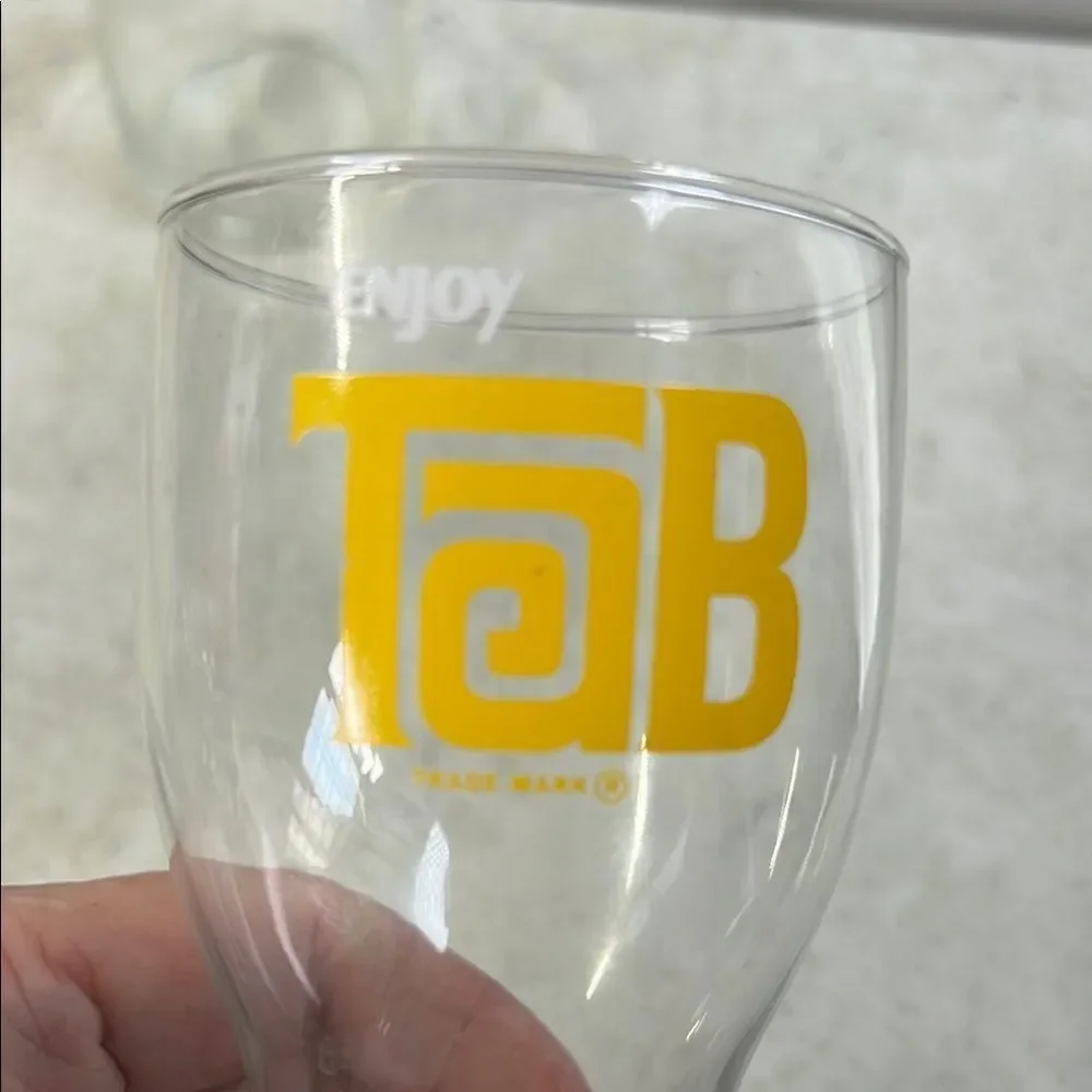 Enjoy TaB Vintage Hourglass Glass Set From the 70’s
